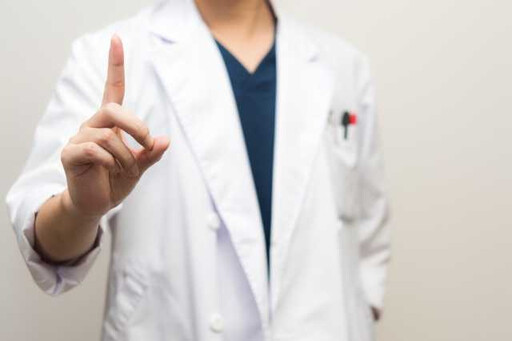 15歲少年莫名咳嗽「檢查出肺癌」 醫示警5危險因素：年輕人更明顯