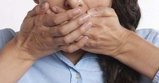 她的分泌物「黃綠一坨」！子宮頸潰爛背後竟藏這原因 醫曝：喉嚨也中招