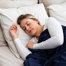 冬天更想賴床？ 醫解答「不是懶、怕冷」：身體正恢復原廠設定