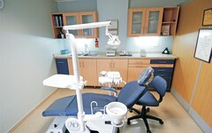 「牙醫教父」僱17密醫詐健保5700萬 洗錢29億買豪宅名車