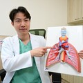 唱歌咳嗽、呼吸急促！竟是「第一期肺腺癌」 醫提醒：今年擴大篩檢範圍