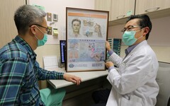 「鏟子超人」不戴口罩剷土搬瓦!醫警告:恐加重氣喘、肺病 這動作要做