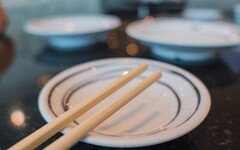 「這1種筷子」比馬桶蓋髒7倍！免洗筷也沒比較衛生 醫提醒：筷子用O個月就該換新