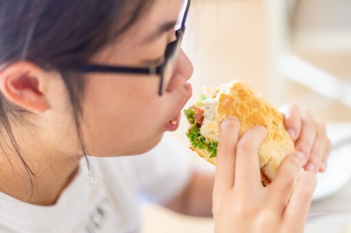 不胖、不吃肉卻有脂肪肝？ 營養師曝「飲食陷阱」：愛吃麵包、馬鈴薯慘中