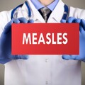 麻疹傳染力超強「全球病例恐激增」！醫點名「3種人」快打疫苗 6種人建議再補打一劑