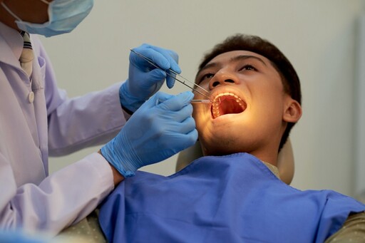 水雷射治療牙周病，有後遺症嗎？牙齦會長回來嗎？ 醫解析「優缺點、適應症」