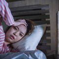 睡不好、失眠，當心健康亮紅燈！常見失眠5原因，喝酒能助眠嗎？
