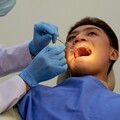 口腔不健康恐拖累身心。醫透露：牙周病患2疾病風險增37％