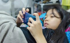 何時給孩子手機比較好？專家提「4大妙招」安心給 還能避免沉溺網路