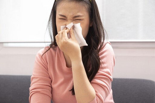 症狀像感冒！鼻竇炎「常見8症狀」曝 咳嗽、頭痛、發燒都中