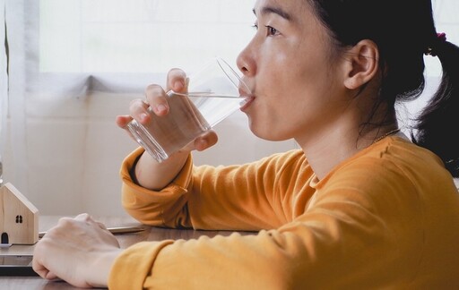 食安問題連環爆！營養師激推「吃3類食物」加速身體排毒 多喝水也能自保