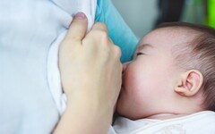 孕媽媽快看!!把握1時間餵母乳，能幫助預防卵巢癌