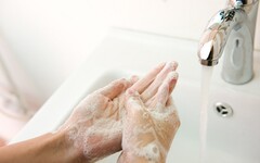 濕洗手才能有效預防腸病毒！專家揭「正確洗手5步驟」 第4個動作不少人都忘記