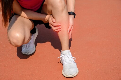 跑步小腿前側痛，恐是「1疾病」上身！休息也沒用 骨科醫師警告：小心會骨折