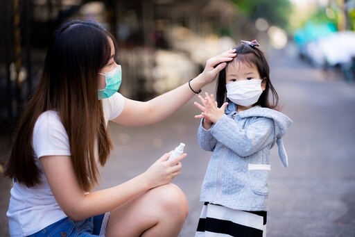 午後雷陣雨狂下！冒「6大症狀」恐是登革熱 疾管署教「雨後滅蚊4招」有效預防