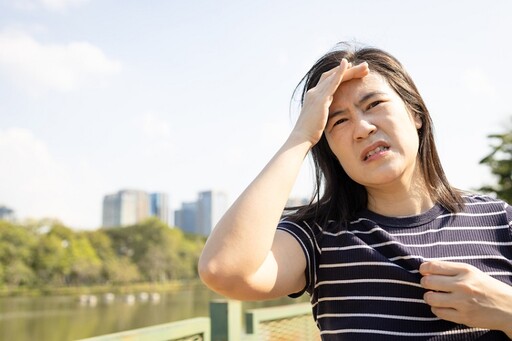 沒流汗也可能中暑！中醫師示警「這1種情況」千萬別刮痧 喝薑茶反更快解除不適