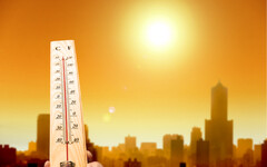 大暑日各地持續高溫，新北桃園恐出現38度極端高溫，透過刮痧解暑氣，但務必遵守5件事