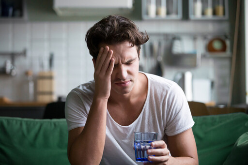 中醫把頭痛分成6類型，症狀都不一樣，其中一種壓力大、容易失眠