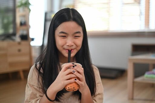 常喝鮮奶茶容易導致腎結石？專家給答案了 喝茶、吃巧克力、腰果都要注意