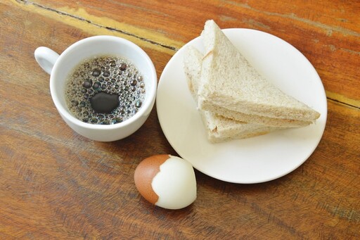 減脂早餐「5組合」專家激推！吃了會飽還加速新陳代謝 全麥鮪魚吐司入列