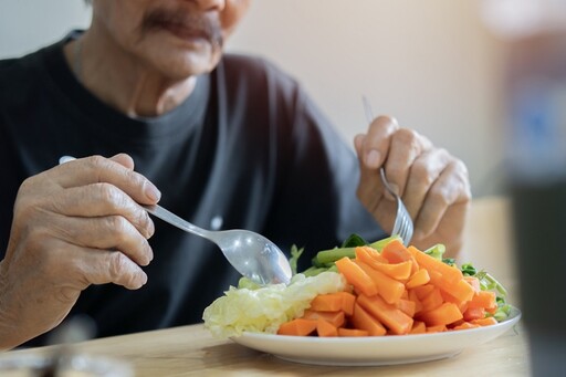 壓力、作息亂恐害身體隱性發炎！盤點「10大消炎食物」 晚餐吃還能滿足對甜食的慾望