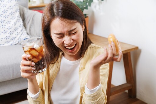 心情差「三高食物」最好別碰！專家示警 大推6種飲料喝了情緒更穩定