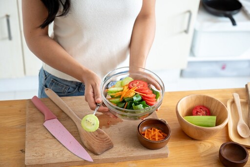 肚子好大！醫激推「吃3類食物」有效減少腹部脂肪 木耳、胡蘿蔔上榜