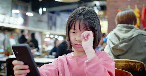 「小孩有遠視」很正常？眼科醫揭真相 5情況快就醫