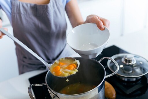 常手腳冰冷，中醫師大推「6類溫補食物」必吃！ 紅糖、馬鈴薯上榜