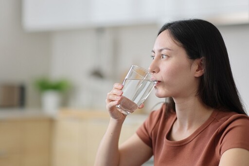 「起床喝溫水」身體4個意想不到變化曝！醫大推 更好吸收膠原蛋白了