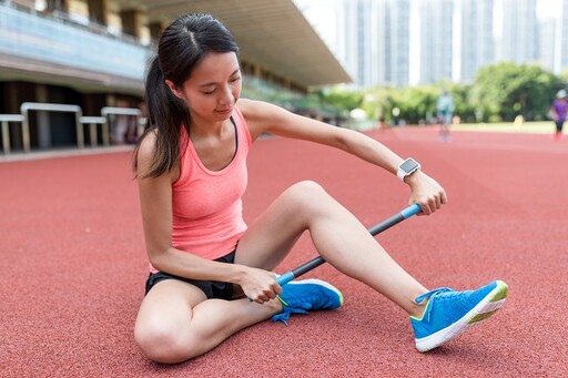 運動隔天「鐵腿」怎辦？ 醫授「自救4招」快速舒緩：喝1飲料也很有幫助