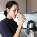 天氣冷「喝溫開水」才能禦寒！醫認證揭4大理由 愈喝喉嚨愈乾恐是太燙害黏膜受損