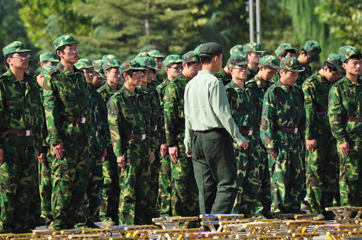 逃兵花招難掩違法本質，從王大陸假病歷到嚴格免役標準