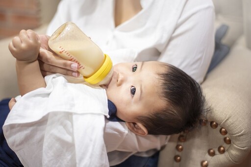 嬰只喝母乳、副食品竟中「肉毒桿菌」！ 醫示警「這3種食物」最危險：罐頭變形千萬別吃