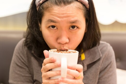 99%人都在用！紙杯喝熱飲恐害變胖、罹腸癌 醫急勸「快換這種杯子」
