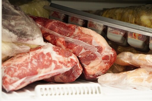 肉冷凍放太久變「喪屍肉」還能吃？醫曝「5跡象」早該丟了 最多只能解凍1次
