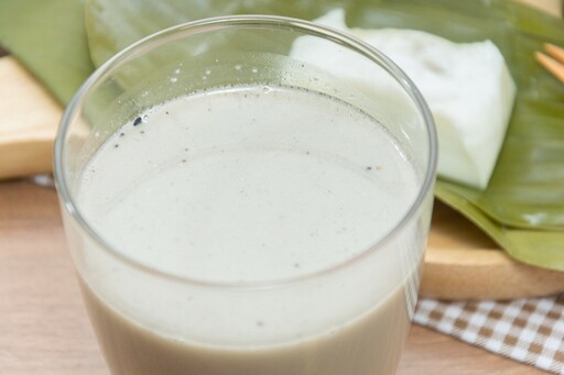 黑豆漿「這6大好處」營養師激推！ 每天1杯降膽固醇、調荷爾蒙，還能減脂防便祕