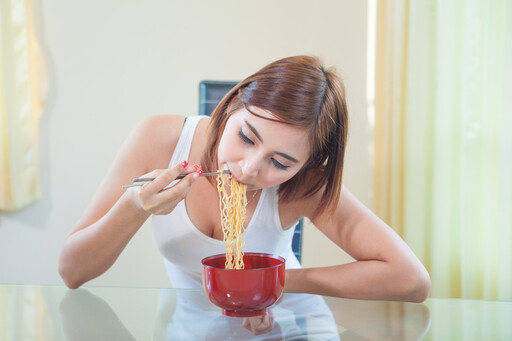 明明吃不鹹血壓還飆高？ 營養師點名「3大隱藏高鈉食物」：麵包、蛋糕中了