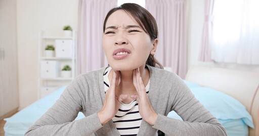 不只用嗓過度！醫揭「聲帶長繭3大原因」常被忽略 過敏性鼻炎、胃食道逆流都是元凶
