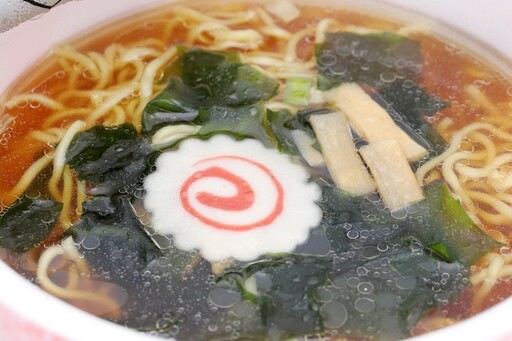 泡麵「這1配料」很多人以為營養，其實愈吃愈傷身！醫籲快停手 你也常加？