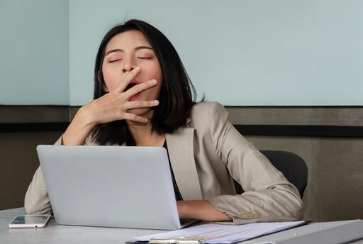 不是初老！醫示警「5大日常症狀」恐是腦早衰 說話卡詞、情緒暴走都中