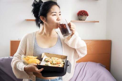 不是開玩笑！急診醫證實「這3種情況」真的能用可樂急救 但切勿自行嘗試