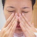 結膜炎別亂點眼藥水！ 醫：選擇前一定要看「這幾個關鍵字」，否則沒效果還更嚴重