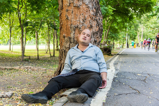 遇到有人昏倒「這些急救方式」都錯了！掐人中恐害命 正確做法只有這4步