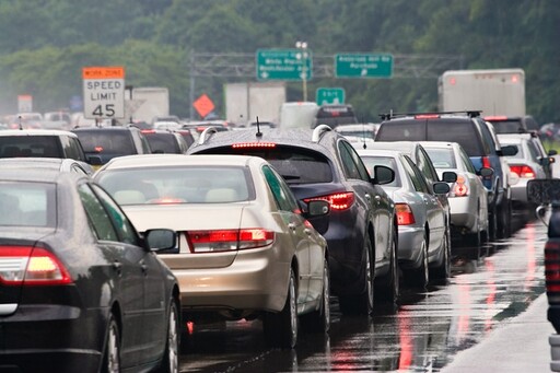 一塞車就暴怒、狂按喇叭？醫揭「路怒症常見徵兆」 教你怎麼避免情緒失控