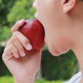 「這些夏季水果」吃多恐加速鈣流失！骨科醫示警 西瓜、榴槤都中招