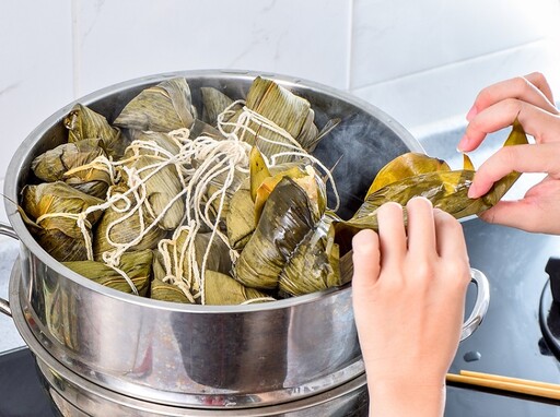粽葉、粽繩要丟「廚餘or一般垃圾」？環保局揭正確分類 鳳梨頭、竹筍殼、牡蠣殼也常被誤丟