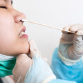 不發燒反而更危險！醫揭「新冠最新5大症狀」常被當小毛病 頭痛上榜