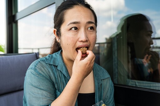 吃巧克力不會胖還愈吃愈瘦？ 美研究揭：「這時吃」可能有助燃脂、代謝還睡更好