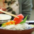 生魚片有寄生蟲風險嗎？教你「1招」辨別新鮮度最準方法